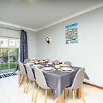 Leonie Villa Lagos