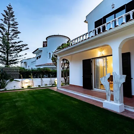 Leonie Villa Lagos