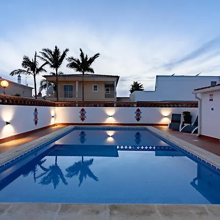 Leonie Villa Lagos