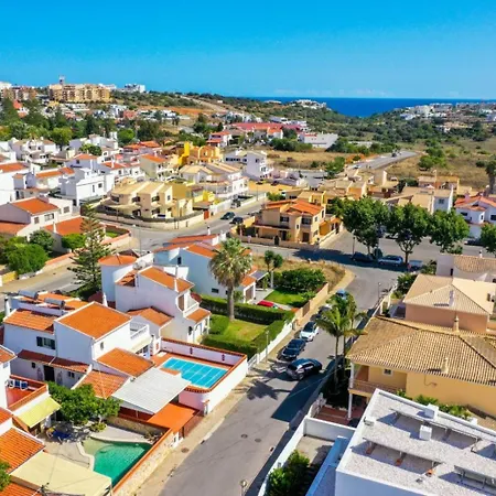 Leonie Villa Lagos