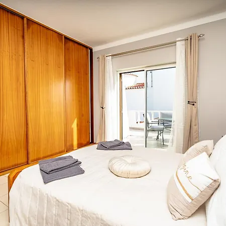 Leonie Villa Lagos