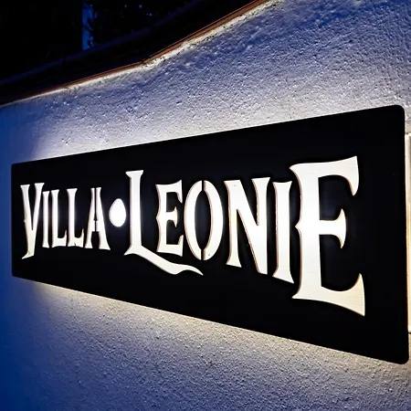 Leonie Λάγος